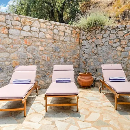 In Greece By Kissakas Feriehus Pera Melana
